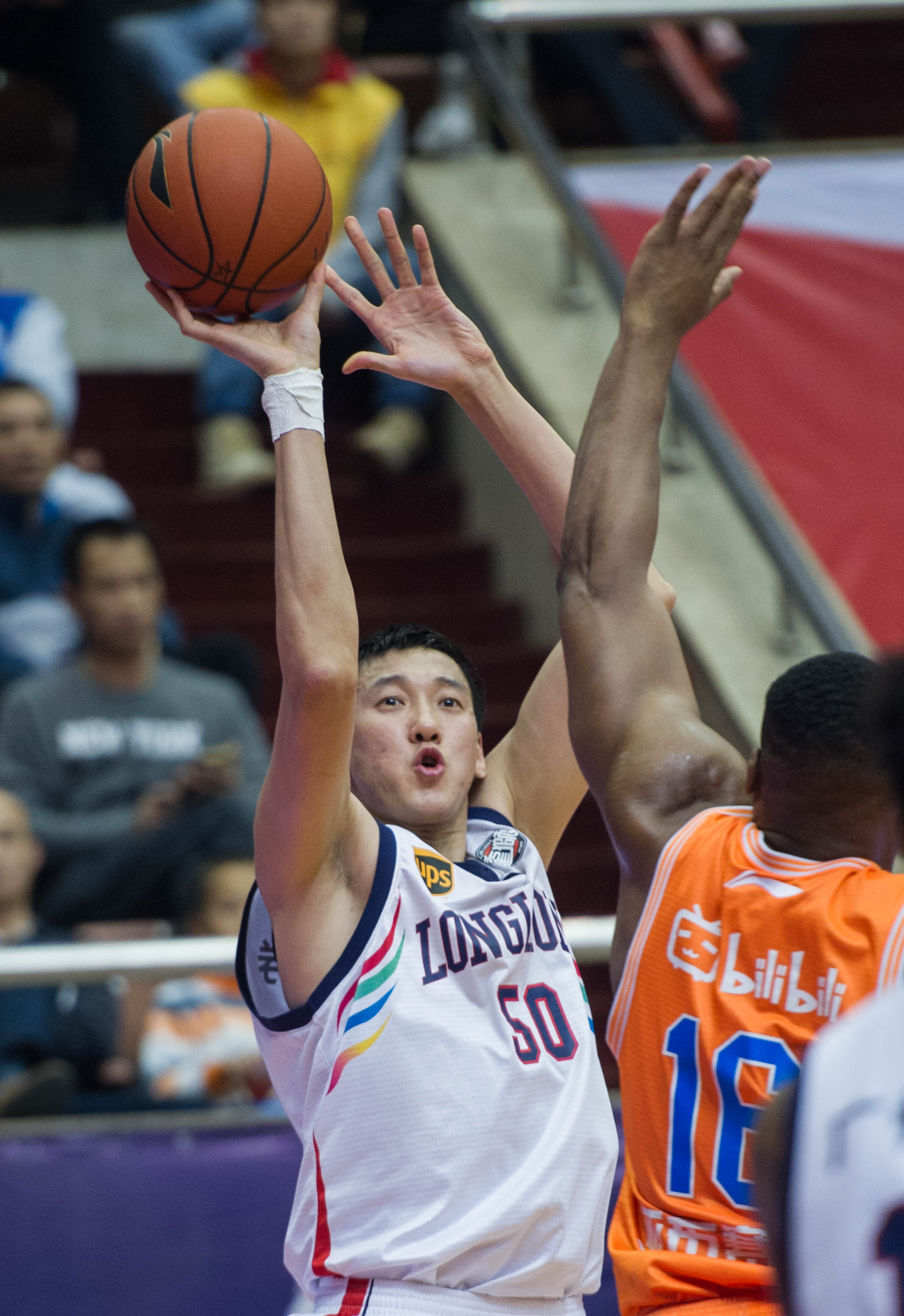 队一度占据 队一度占据