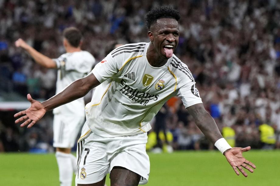 借助队友的 借助队友的